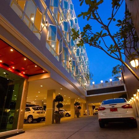 Sun Sky Resort Jomtien Beach Exterior photo