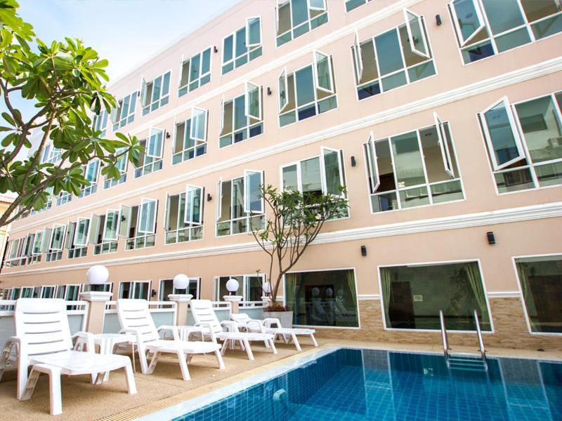 Sun Sky Resort Jomtien Beach Exterior photo