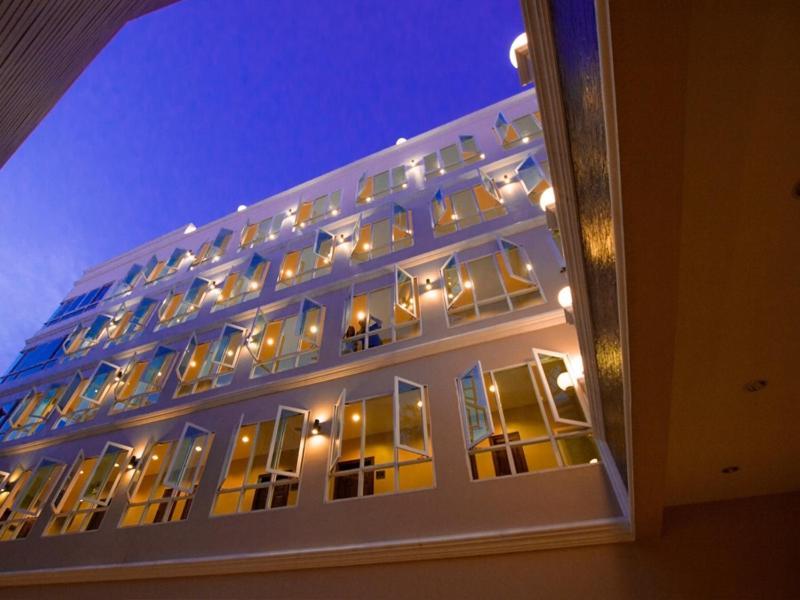 Sun Sky Resort Jomtien Beach Exterior photo