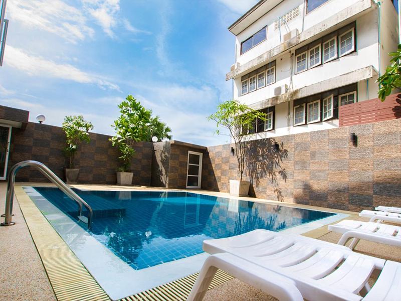 Sun Sky Resort Jomtien Beach Exterior photo