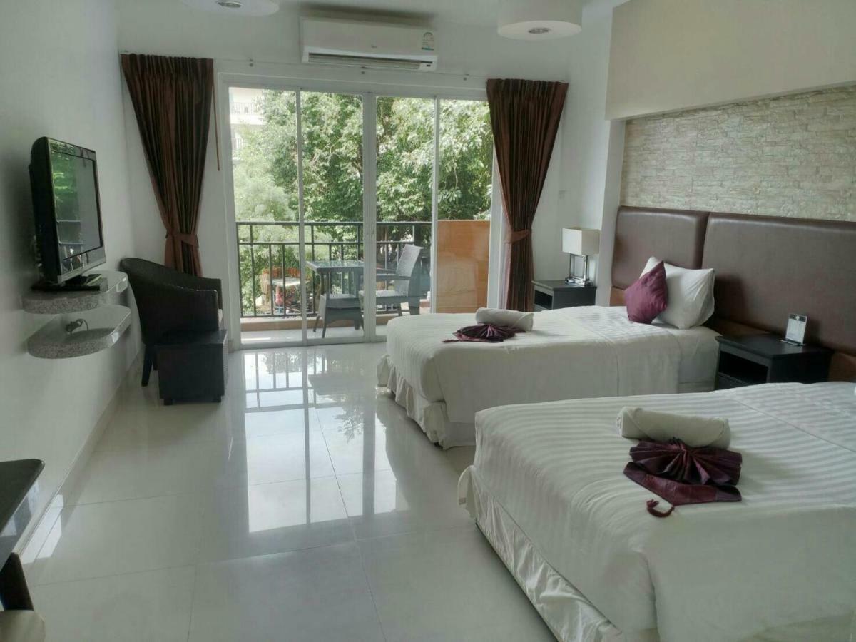 Sun Sky Resort Jomtien Beach Exterior photo