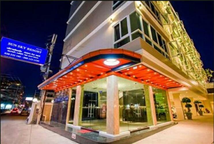 Sun Sky Resort Jomtien Beach Exterior photo