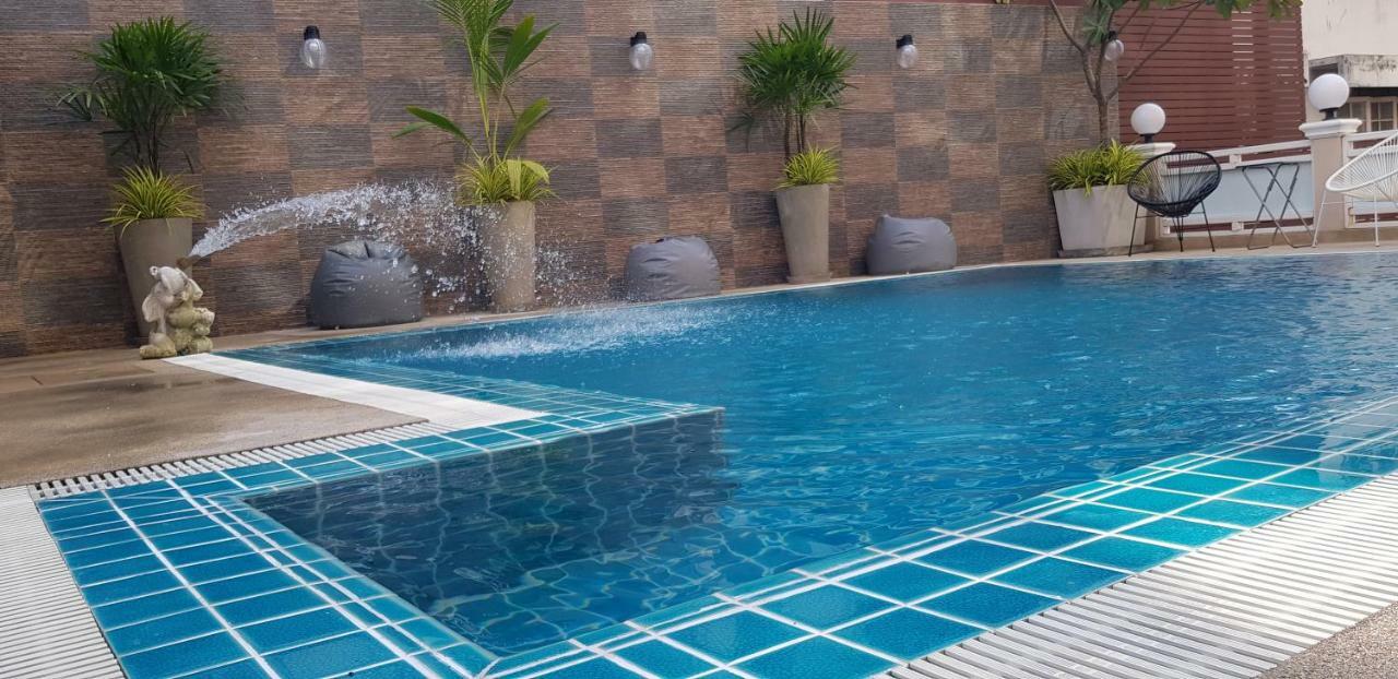 Sun Sky Resort Jomtien Beach Exterior photo